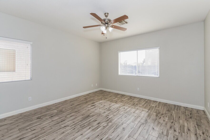 Building Photo - 5402 Royal Yacht Way