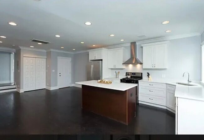 Building Photo - 3380 N Milwaukee Ave