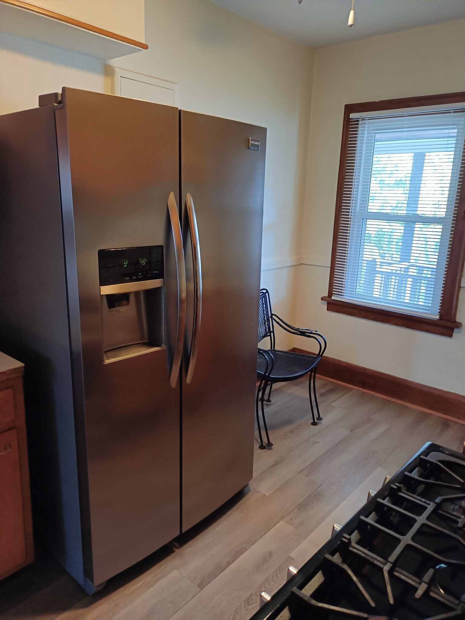 Building Photo - 1912 Charles St