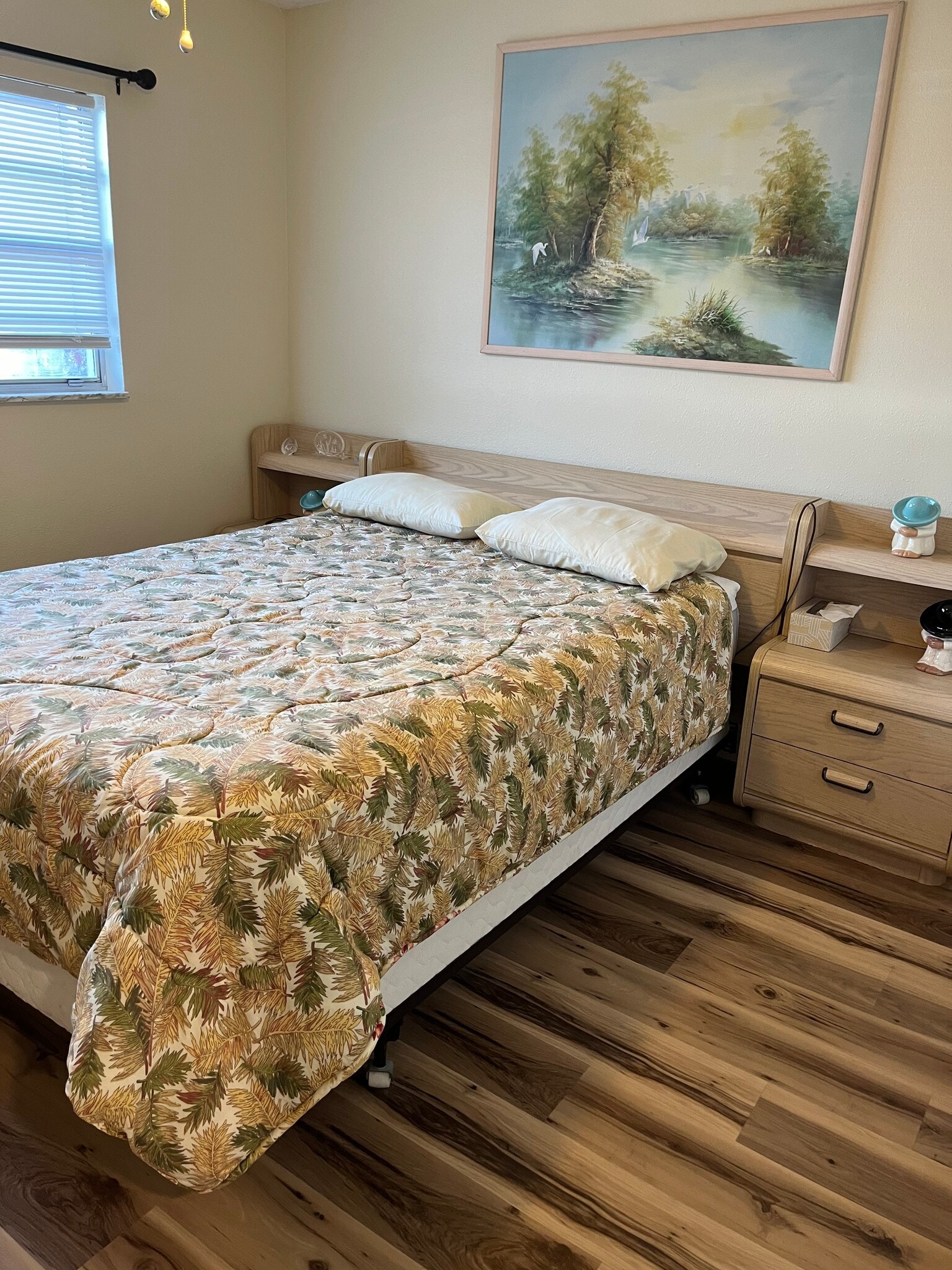 Guest Bedroom - 4940 Vincennes St