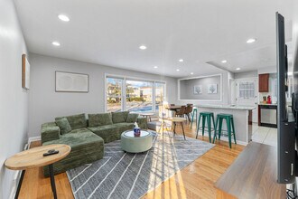 Building Photo - 3457 Main St