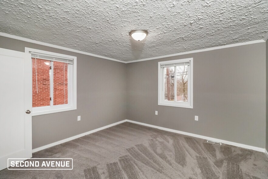 Building Photo - 127 Stowe Dr