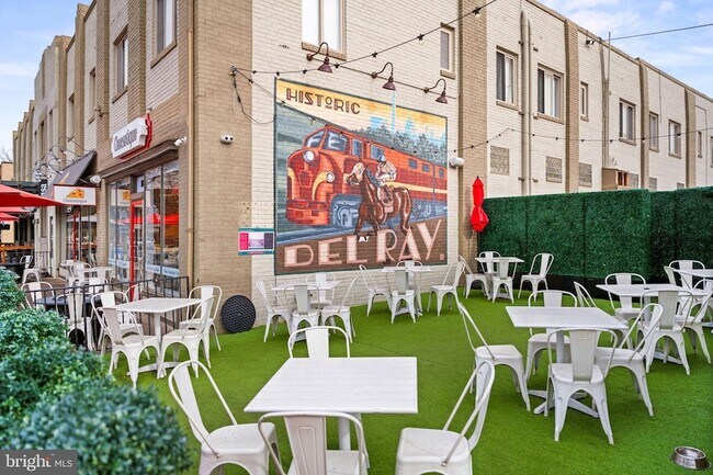 Building Photo - 113 Clifford Ave