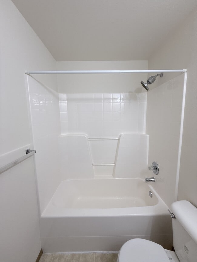 Building Photo - 414 91st Ave SE