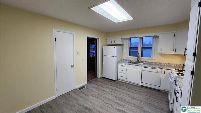 Building Photo - 262 Broad St