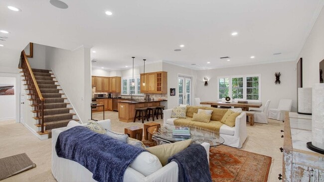 Building Photo - 1028 Coralina Ln