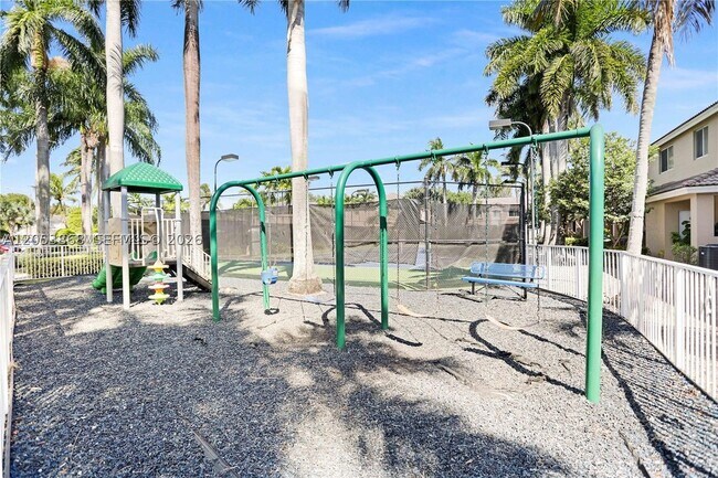 Building Photo - 5701 NW 114th Ct