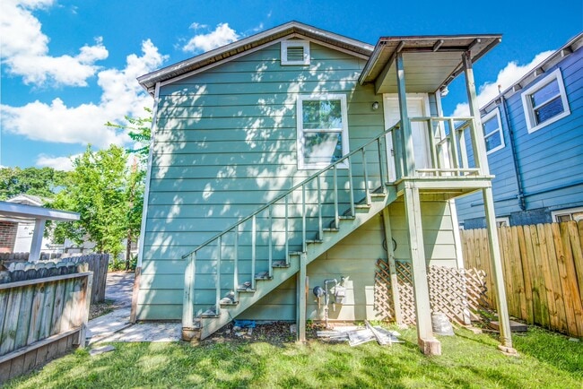 Building Photo - 206 Frawley St