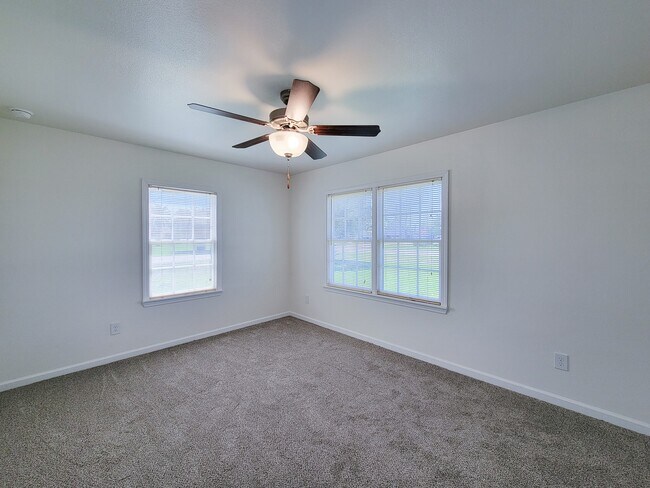 Building Photo - 413 S Market St