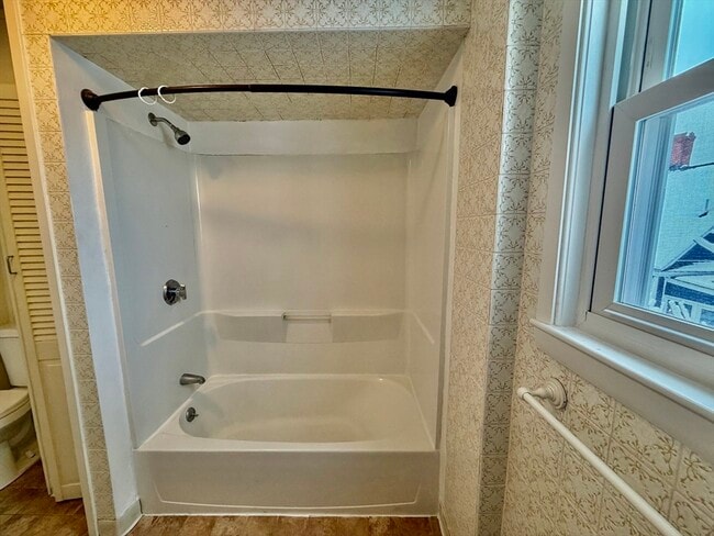 Building Photo - 107 Lincoln Ave