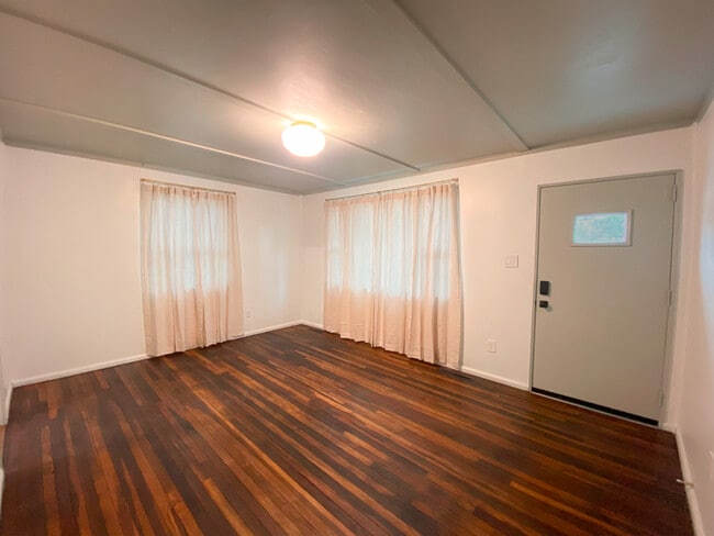 Building Photo - 205 Hickory Ave