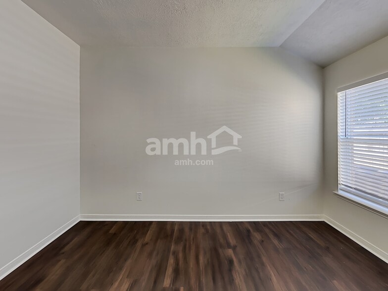 Building Photo - 30022 Saw Oaks Dr
