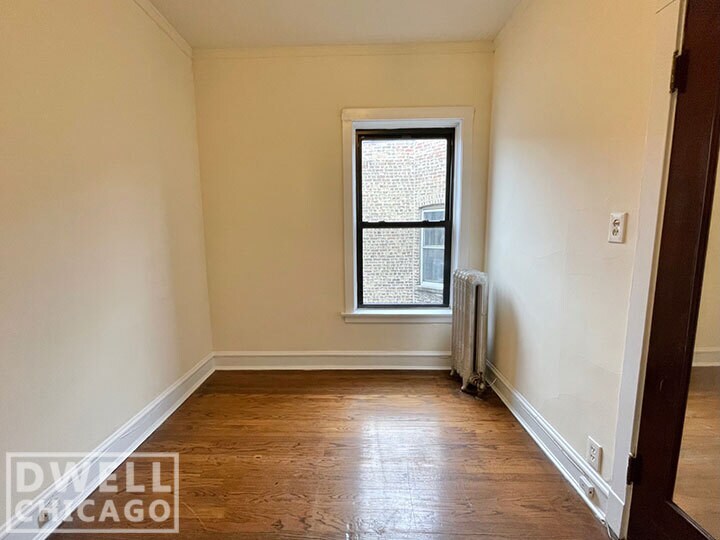 Building Photo - 2414 N Sawyer Ave