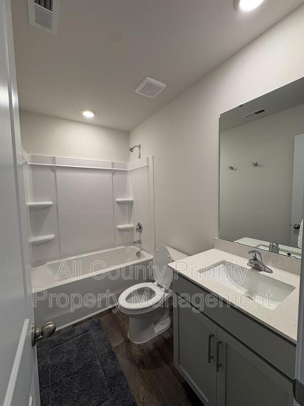 Building Photo - 3803 Falcon Ct