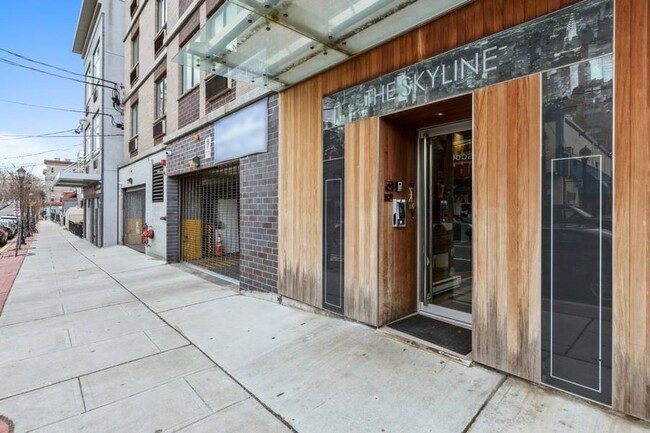 Building Photo - 125 43rd St