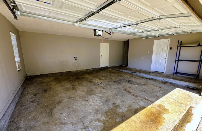 Building Photo - 2819 Hidden Creek Cove