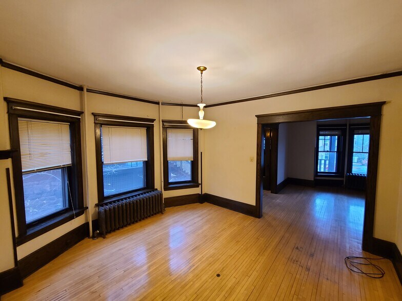 Building Photo - 1111 E 4th St