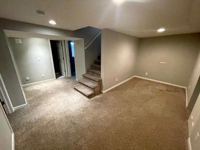 Building Photo - Fully Updated 4 Bedroom Home With Finished...