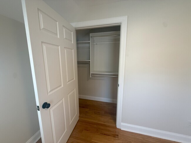 Building Photo - 1430 Simona Dr