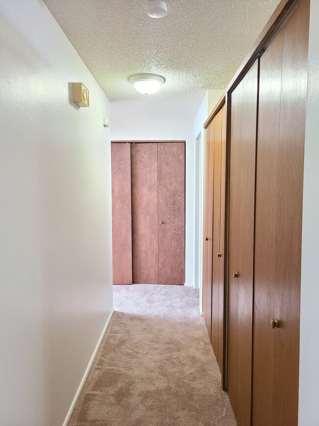 Building Photo - 2911 E 32nd Ave