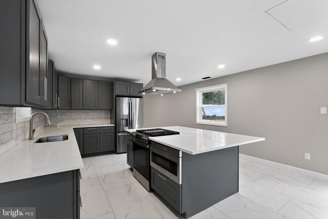 Building Photo - 109 Oak Ave