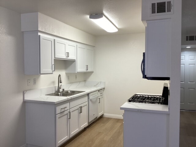 Building Photo - "Charming 2-Bed Condo with Cozy Fireplace & Modern Comforts in Lancaster!"
