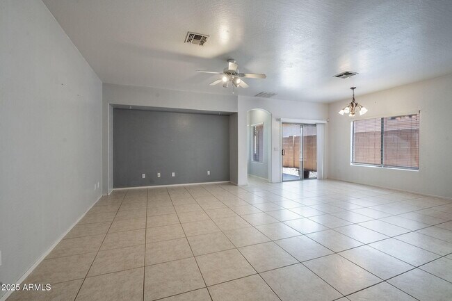 Building Photo - 4618 W Cottontail Rd