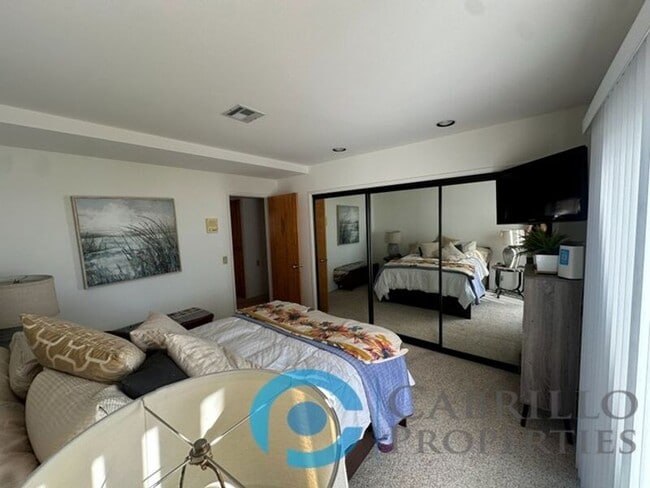 Building Photo - 2620 Deerpark Dr