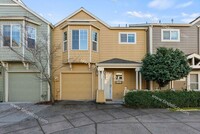 Building Photo - Spacious 2-Bedroom Townhouse with Dual Mas...