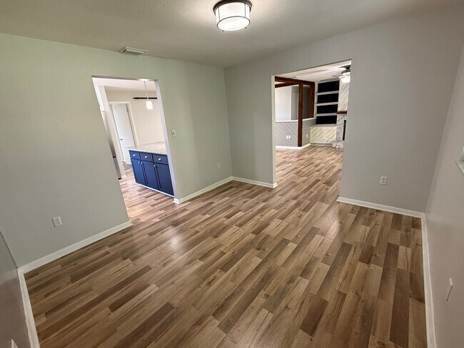 Building Photo - 620 Travis Cir