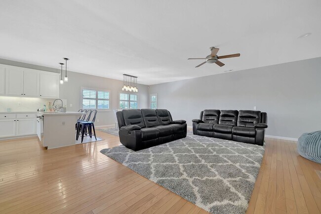Building Photo - Copperopolis 3 Bd. / 2 Ba. Lake Access Fur...