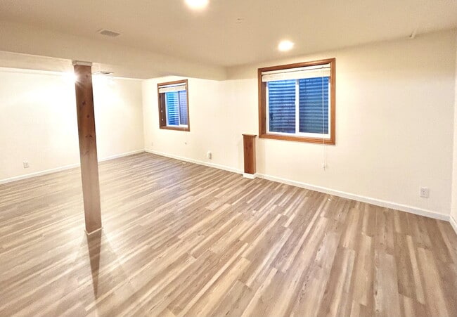 Building Photo - AVAILABLE NOW! Charming Home in the Cottonwood Community!