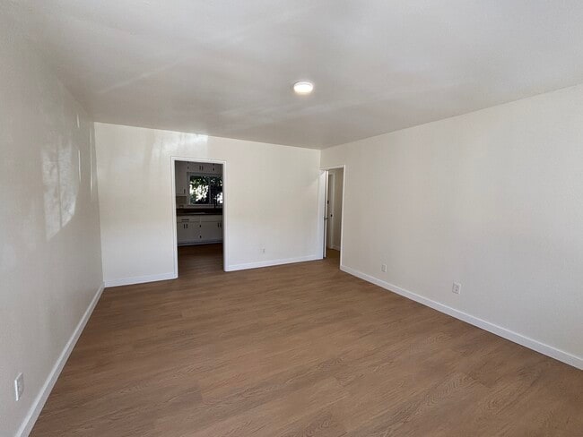 Building Photo - 6817-6819 N Figueroa St