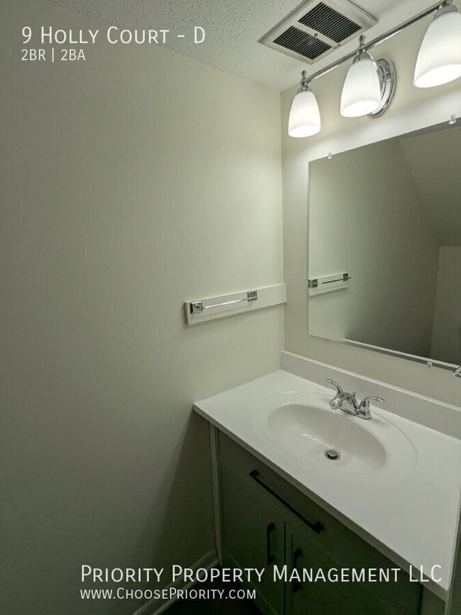 Building Photo - 9 Holly Ct