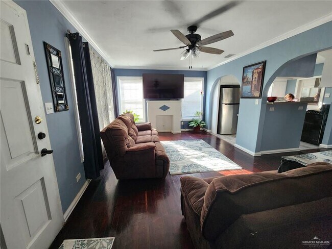 Building Photo - 22 Laurel Ave