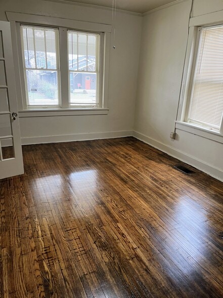 Building Photo - 509 19th Ave N