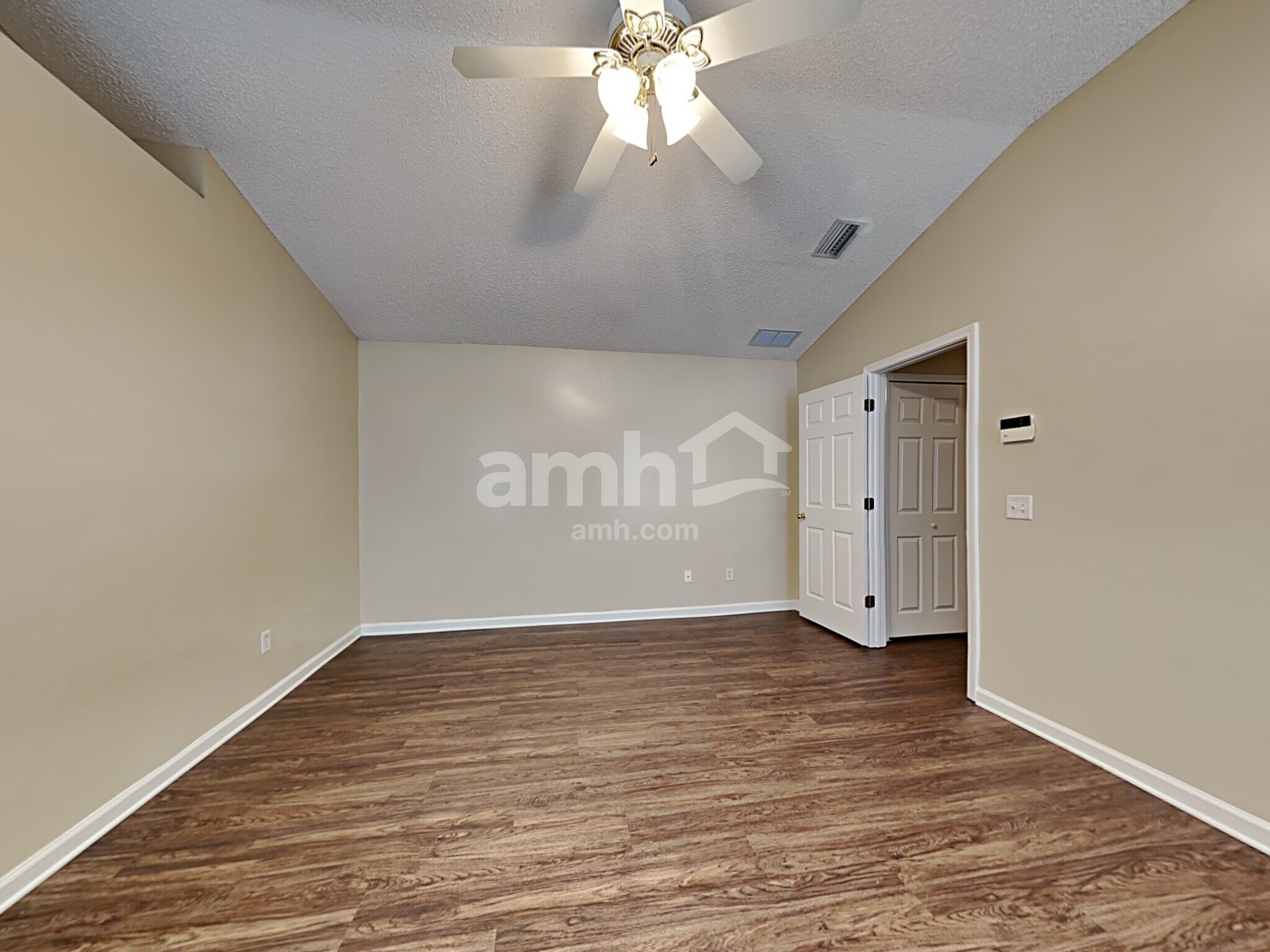 Building Photo - 2562 Glenfield Dr