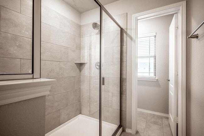 Building Photo - 2204 Greystone Dr