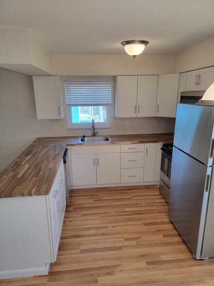 Building Photo - Avanda Oaks