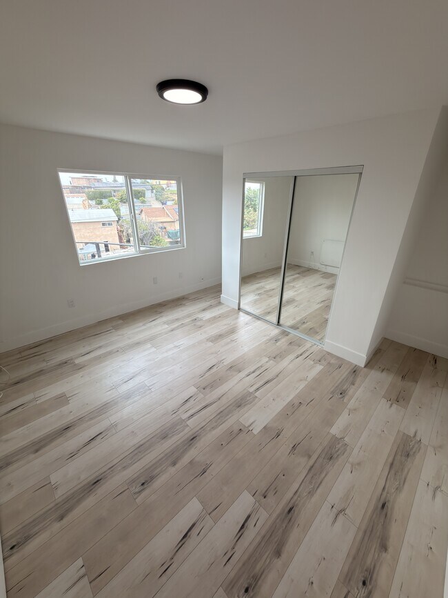 Building Photo - 5536 Encina Dr