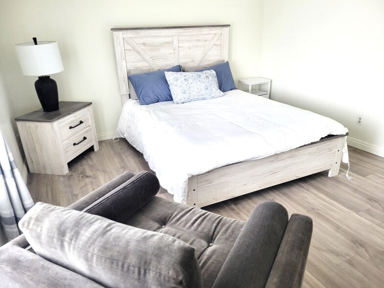 Building Photo - 211 13th St