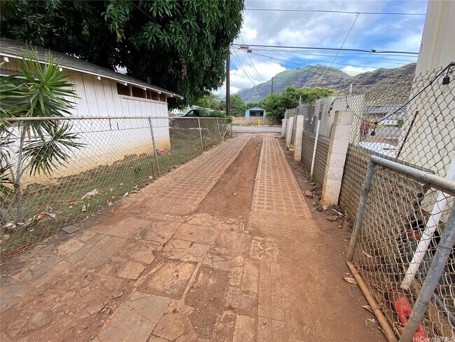 Building Photo - 84-1111 Lahaina Street
