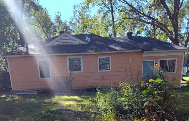 Building Photo - 624 Avalon Rd
