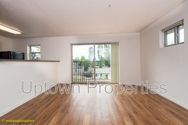 Building Photo - 4775 SW Franklin Ave