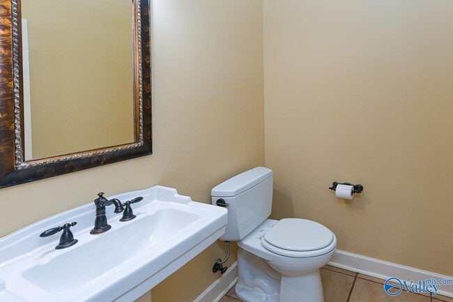 Building Photo - 305 Walden Glen Ct