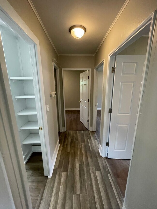 Building Photo - PRICE DROP & $200 OFF SECOND MONTHS RENT I...