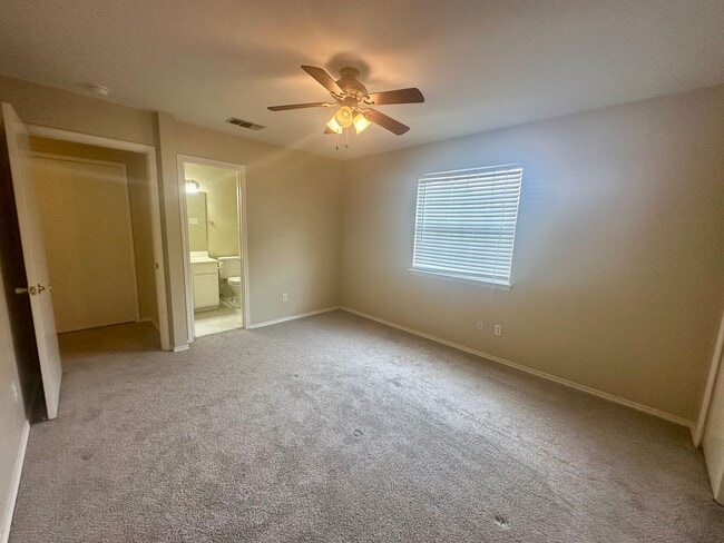 Building Photo - July Move-In Special- 3/2.5 in Gated Commu...