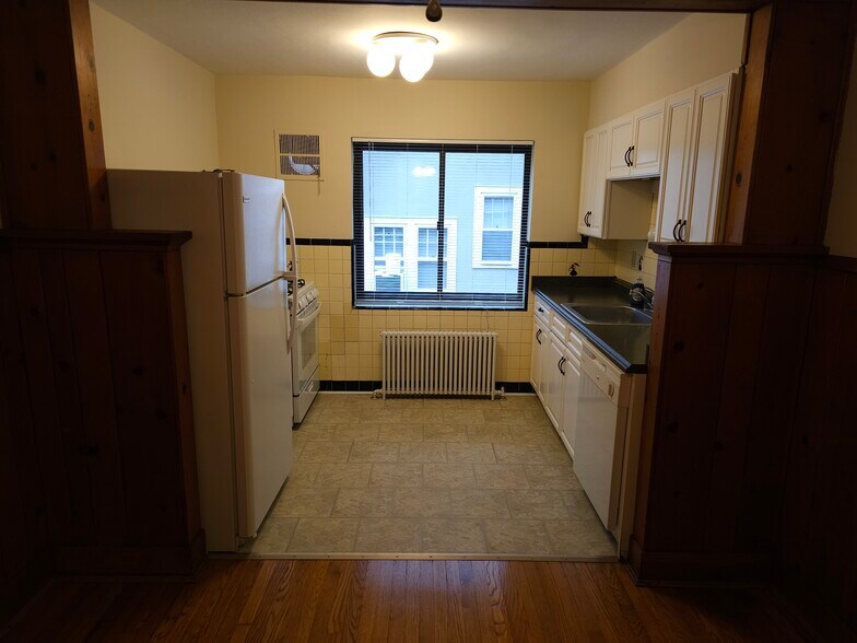 Building Photo - 234 Woolper Ave