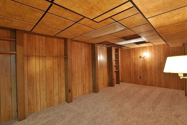 Building Photo - 3 Bedroom, 2.5 Bath Townhome