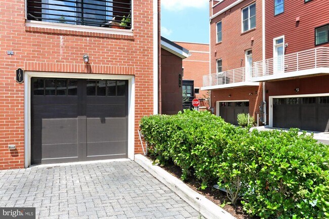 Building Photo - 1915 Main Line Blvd